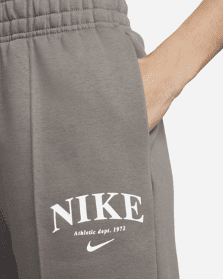 nike loose fit knee length shorts