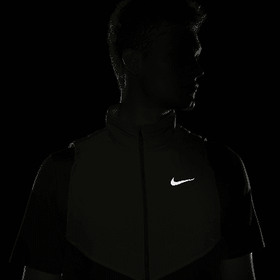 Nike Therma-FIT Repel Men's Synthetic-Fill Running Gilet. Nike UK