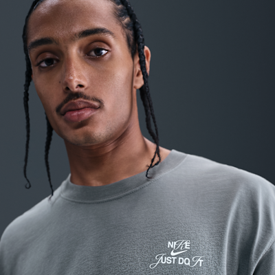 Nike Sportswear Men's Graphic T-Shirt