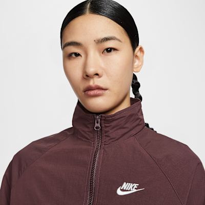 เสื้อแจ็คเก็ตผู้หญิงแบบทอ Nike Sportswear Windrunner