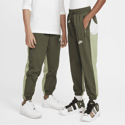 Nike Sportswear Amplify Older Kids' Woven Joggers