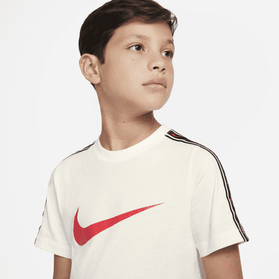 Nike Sportswear Repeat Big Kids' (Boys') T-Shirt