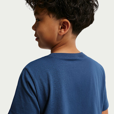 Playera para niños talla grande Nike Sportswear