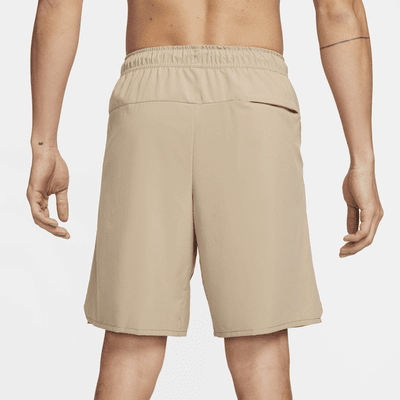 Shorts versátiles sin forro Dri-FIT de 23 cm para hombre Nike Unlimited