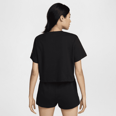 เสื้อยืดเอวลอยแขนสั้นผู้หญิงทรงหลวม Nike Sportswear