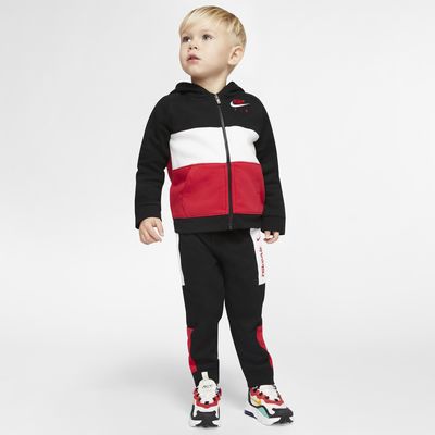 nike joggers and hoodie