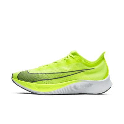 Nike Zoom Fly 3 男款路跑競速鞋。Nike TW