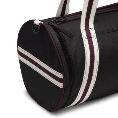 กระเป๋า Duffel สไตล์เรโทร Nike Heritage (13 ล.)