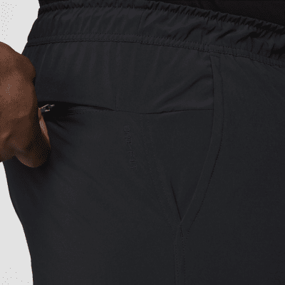 Shorts versátiles Dri-FIT de 18 cm sin forro para hombre Nike Unlimited Swoosh