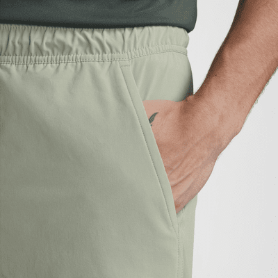 Shorts versátiles Dri-FIT de 18 cm 2 en 1 para hombre Nike Unlimited