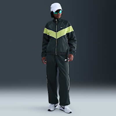 Damska luźna kurtka z tkaniny z zamkiem na całej długości i ochroną przed promieniowaniem UV Nike Windrunner