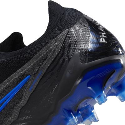 Tacos de fútbol de corte low para terreno firme Nike Phantom GX Elite