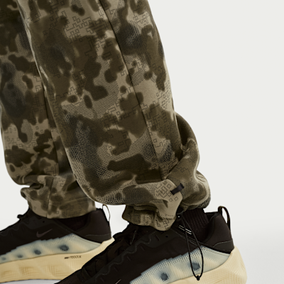 ナイキ テック メンズ オープンヘム フリース カモ パンツ