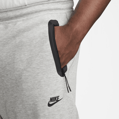 Nike Sportswear Tech Fleece Herren-Trainingshose mit offenem Saum