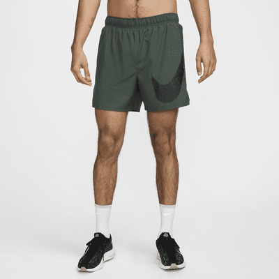 Nike Challenger Swoosh Dri-FIT hardloopshorts voor heren (13 cm)