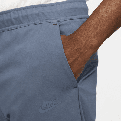 Nike Sportswear Tech Fleece Lightweight Men's Shorts. Nike RO