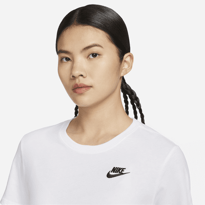 เสื้อยืดผู้หญิง Nike Sportswear Club Essentials