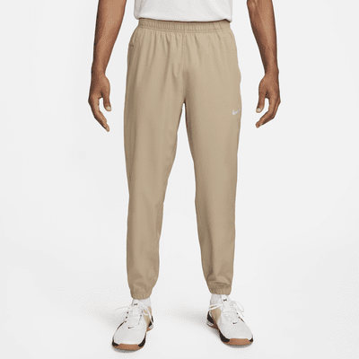 Pants Dri-FIT entallados versátiles para hombre Nike Form