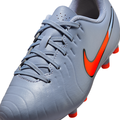 Tacos de fútbol para terrenos múltiples de corte low para niños de preescolar y grandes Nike Jr. Tiempo Legend 10 Club