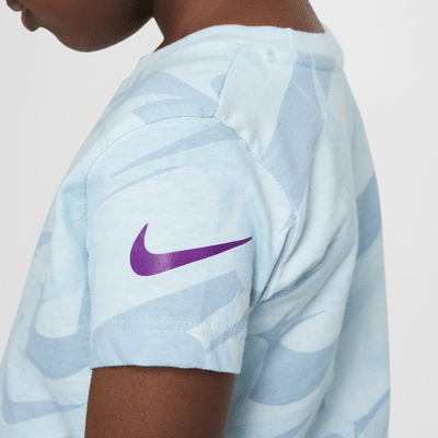 Playera con gráfico infantil Nike Prep in Your Step 