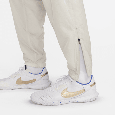 Pants de fútbol Therma-FIT Repel para hombre Nike Culture of Football