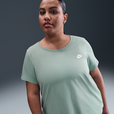 Nike Sportswear Club Essentials