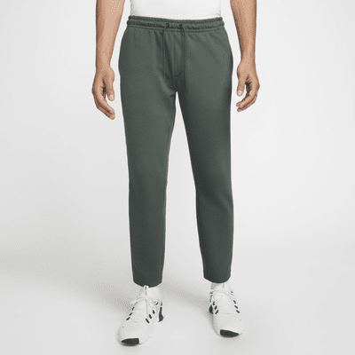 Pants Dri-FIT entallados versátiles con protección UV para hombre Nike Primary