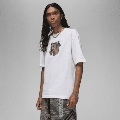 opgraven Industrieel oog Jordan x UNDEFEATED Men's T-Shirt. Nike LU