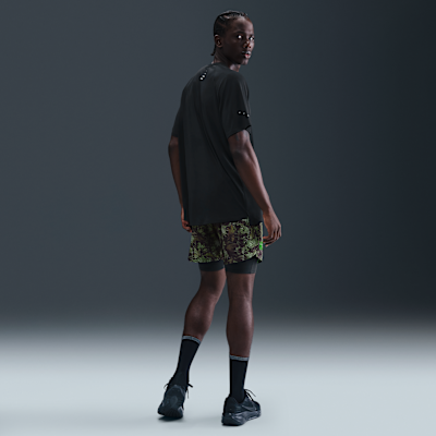 Shorts de correr Dri-FIT con estampado de 18 cm con forro de ropa interior para hombre Nike Stride