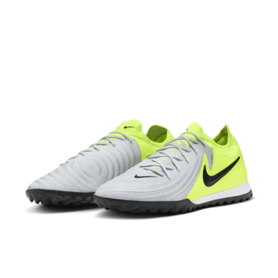 Tacos de fútbol TF de corte low Nike Phantom GX 2 Pro