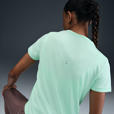 Nike Tempo Parte de arriba de running de manga corta Dri-FIT - Mujer