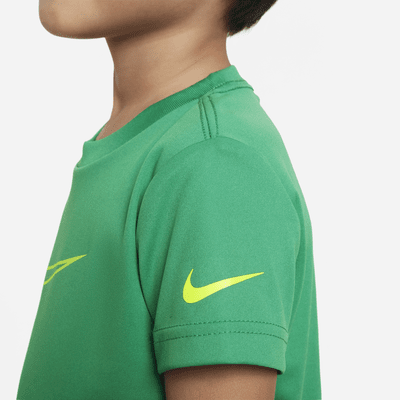 Playera con gráfico infantil Nike Dri-FIT Swoosh