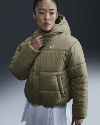 Nike Sportswear Classic 羽絨｜穿上這款專為生活增－威勁運動用品