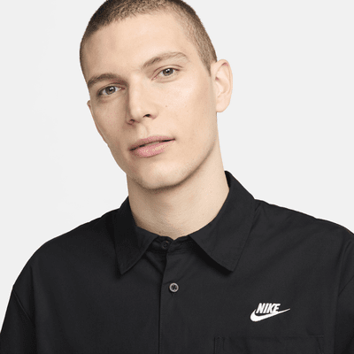 Playera de manga corta Oxford con botones para hombre Nike Club