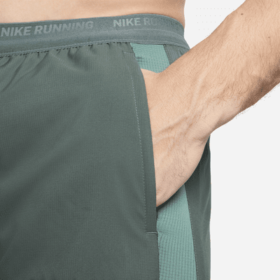 Nike Stride Dri-FIT 13 cm-es férfi hibrid futórövidnadrág