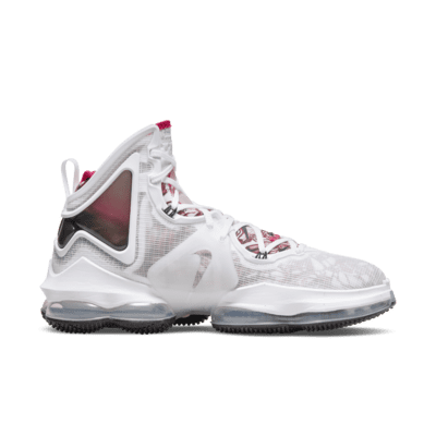 Chaussure de basket LeBron 19