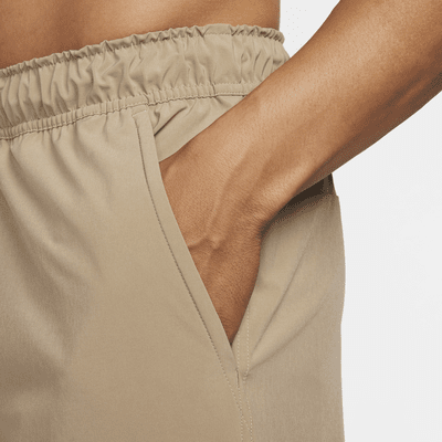 Shorts versátiles sin forro Dri-FIT de 18 cm para hombre Nike Unlimited