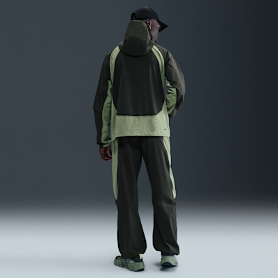 Giacca Windrunner ampia in tessuto Dri-FIT a blocchi di colore Nike Tech – Uomo