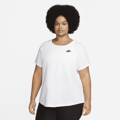 Γυναικείο T-Shirt Nike Sportswear Club Essentials (μεγάλα μεγέθη)