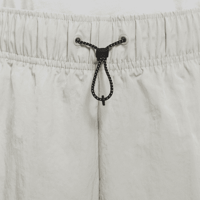 Nike Sportswear Essential 女款梭織高腰短褲