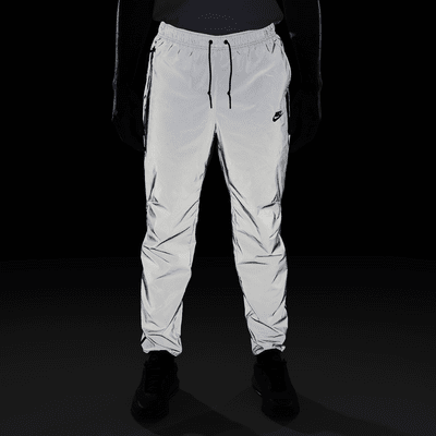 Pantaloni in tessuto con design rifrangente Nike Tech – Uomo