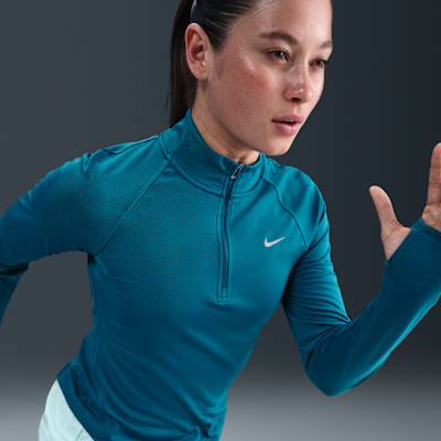 Playera de running Dri-FIT de cierre de 1/4 para mujer Nike Tempo Swoosh Run