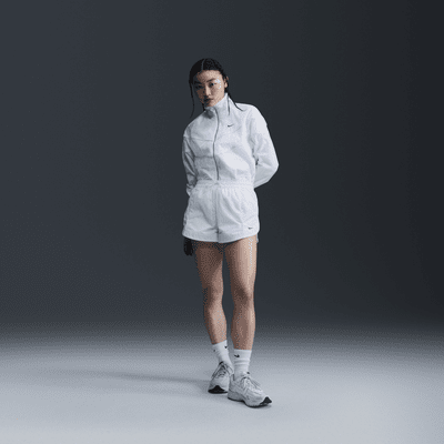 Casaco entrançado folgado com fecho completo e proteção UV Nike Windrunner para mulher