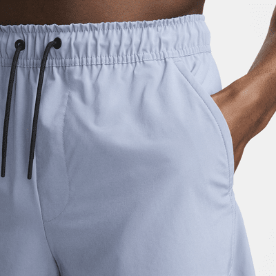 Shorts versátiles sin forro Dri-FIT de 18 cm para hombre Nike Unlimited