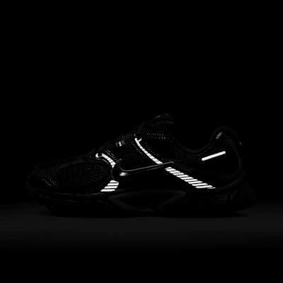 Γυναικεία παπούτσια Nike V5 RNR με ανακλαστικές λεπτομέρειες