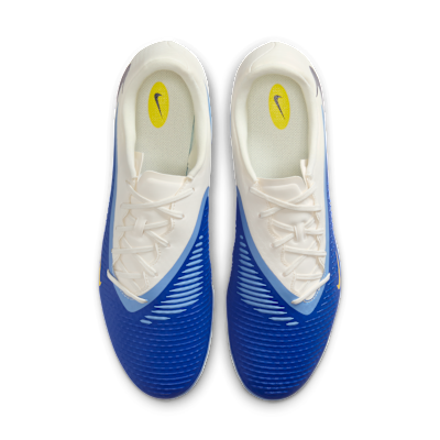 Nike Phantom 6 Low Academy Multi-Ground Football Boot
