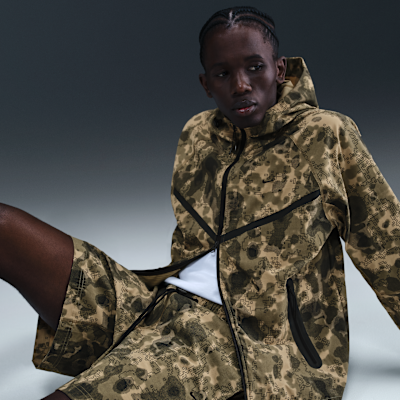 Shorts de tejido Woven Dri-FIT camuflajeados para hombre Nike Tech