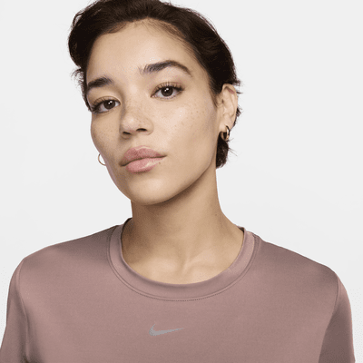 Playera de manga corta Dri-FIT cropped para mujer Nike One Classic