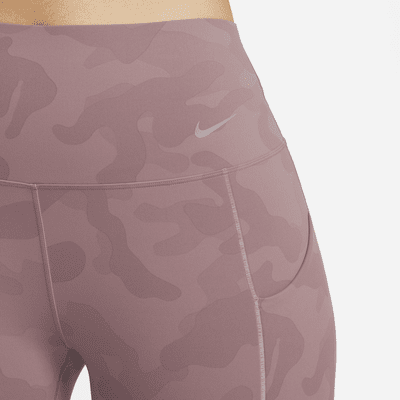 Leggings de camuflaje de 7/8 de tiro alto y media sujeción con bolsillos para mujer Nike Universa