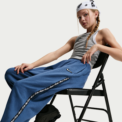Nike Sportswear Older Kids' (Girls') Fleece Trousers